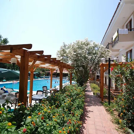 Ξενοδοχείο Perdikia 3*